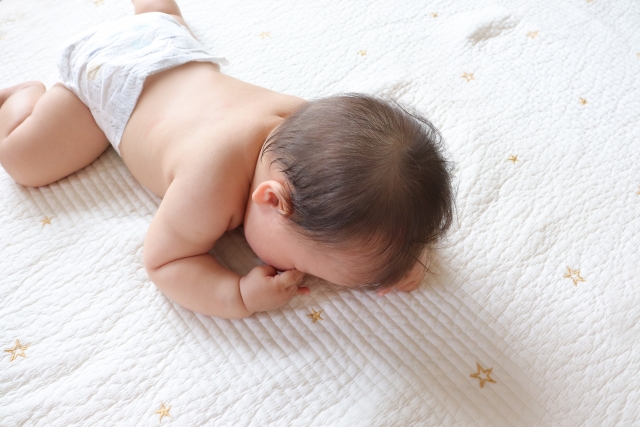 赤ちゃんの昼寝・寝返りマットおすすめランキング2021！ 比較方法や選び方と口コミ評判・レビューも！洗える正方形のベビーマットレスが人気！ |  またぞろBabyKids